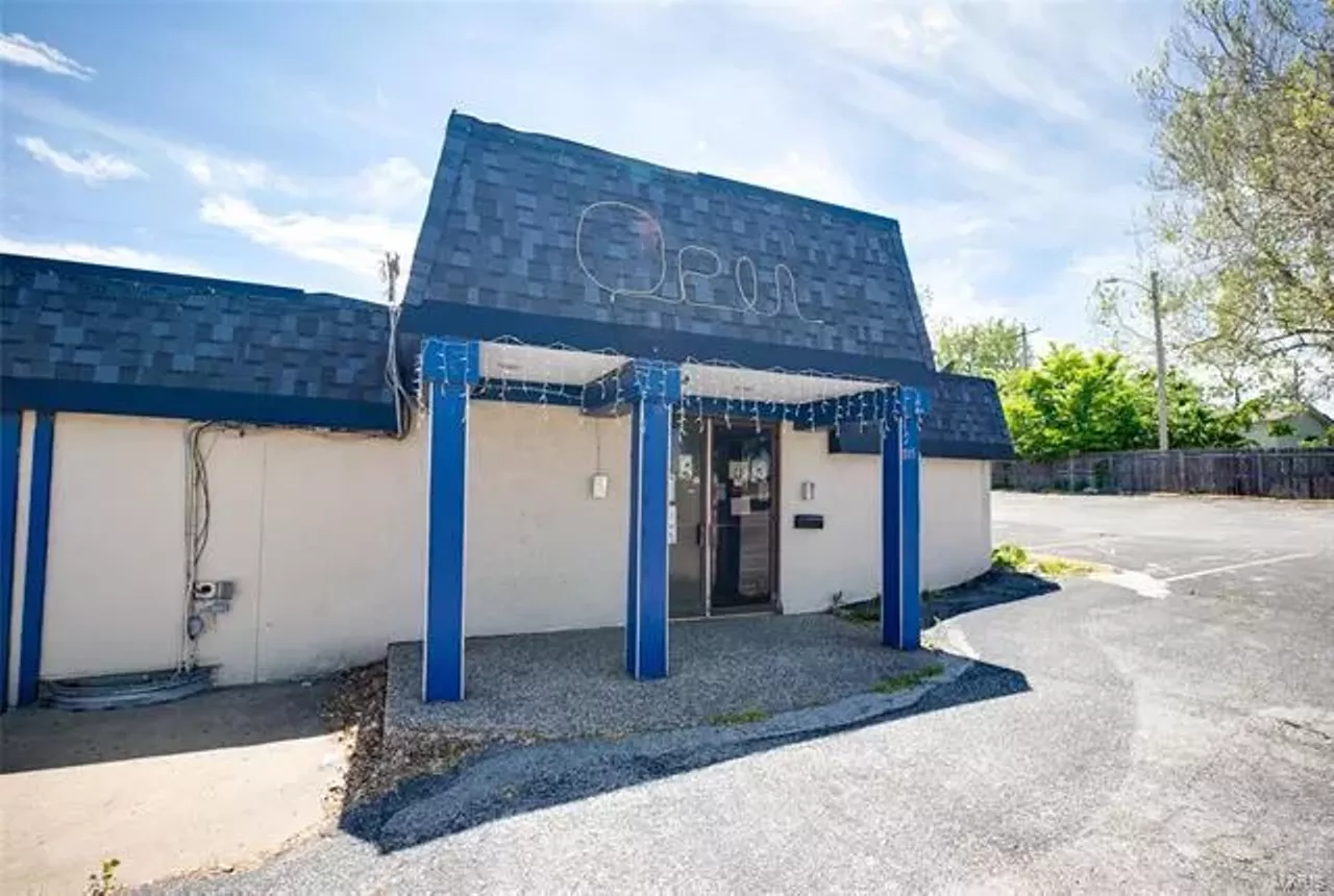 Image: The Mike Talayna's Jukebox Building on Hampton Is For Sale [PHOTOS]