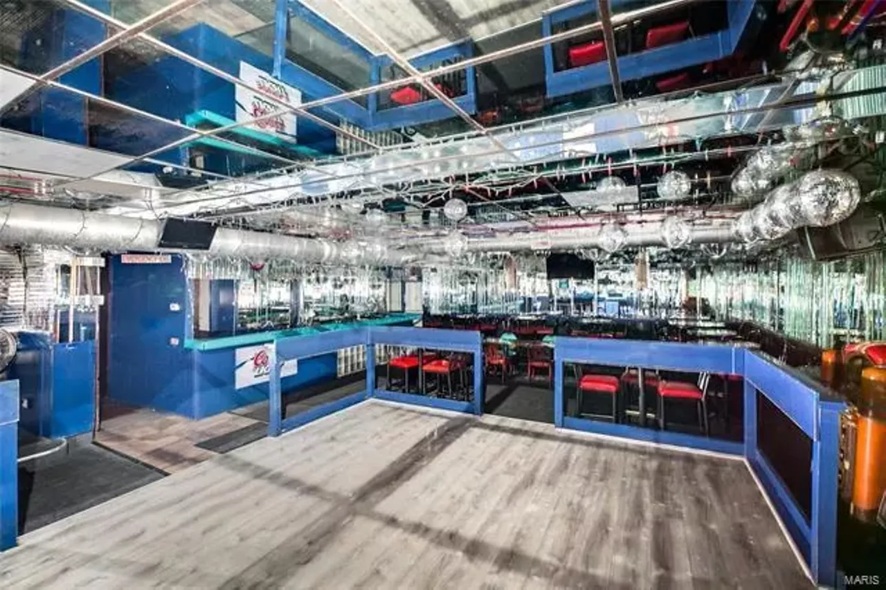 Image: The Mike Talayna's Jukebox Building on Hampton Is For Sale [PHOTOS]