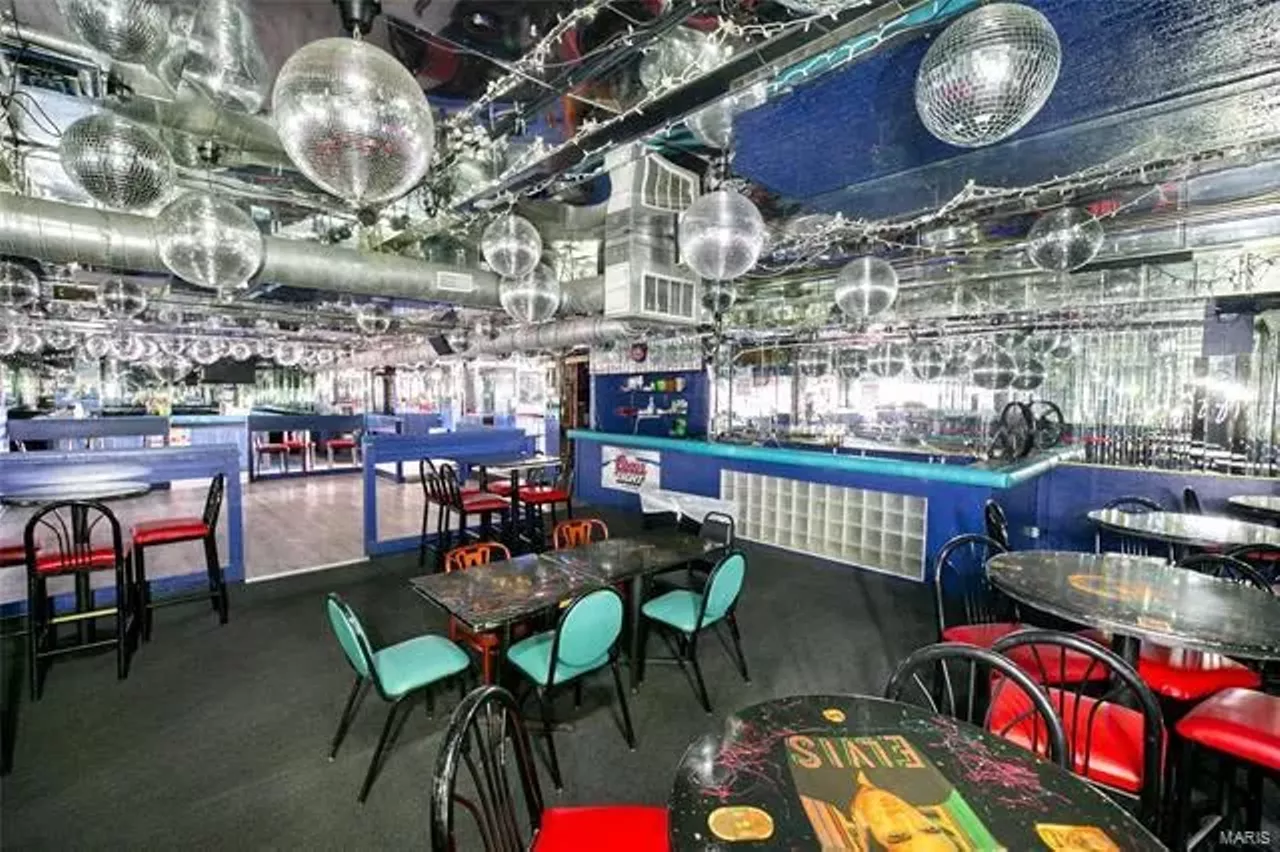 Image: The Mike Talayna's Jukebox Building on Hampton Is For Sale [PHOTOS]