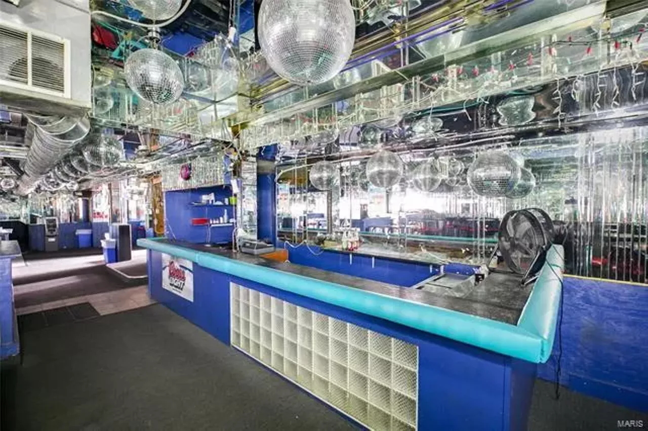 Image: The Mike Talayna's Jukebox Building on Hampton Is For Sale [PHOTOS]