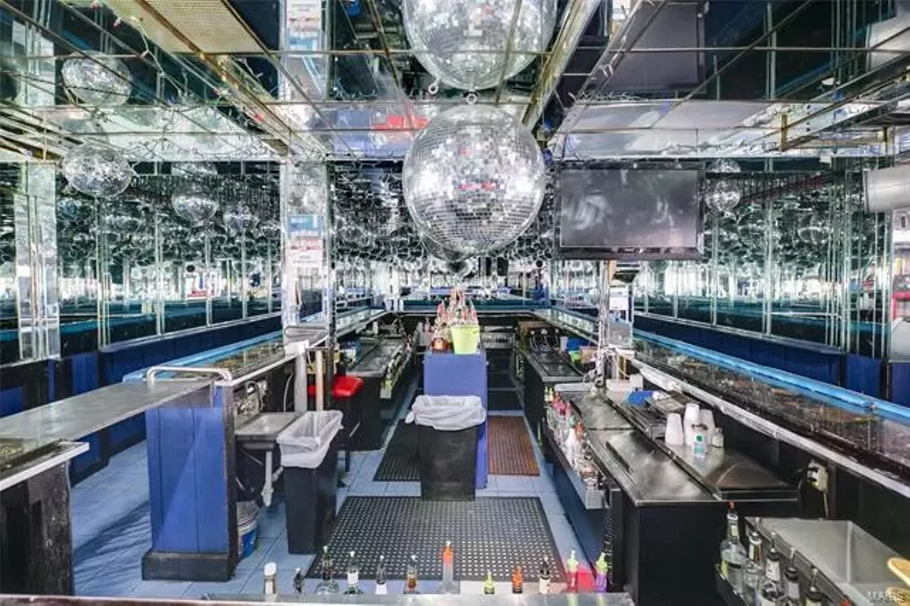 Image: The Mike Talayna's Jukebox Building on Hampton Is For Sale [PHOTOS]