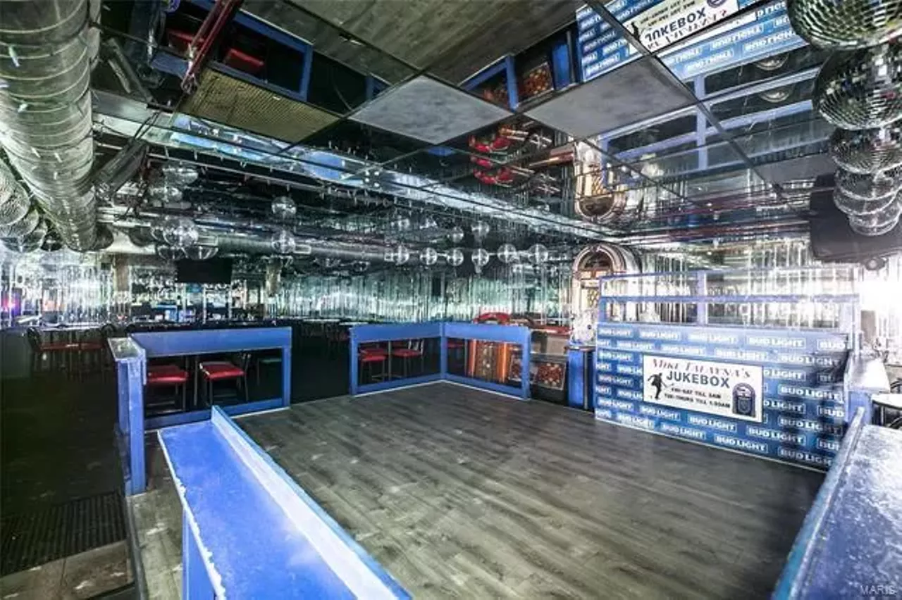 Image: The Mike Talayna's Jukebox Building on Hampton Is For Sale [PHOTOS]
