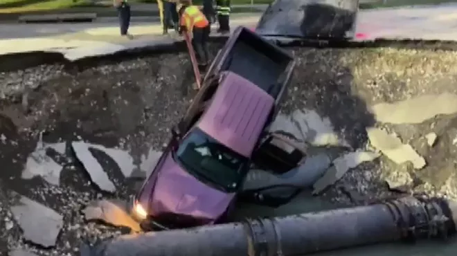 Image: A Friendly Reminder That St. Louis' Streets Will Eat Your Vehicle If You're Not Careful