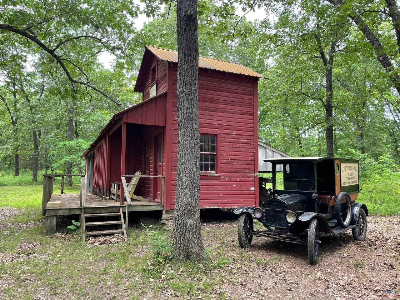 Image: Real Life Oregon Trail Town for Sale in Missouri [PHOTOS]
