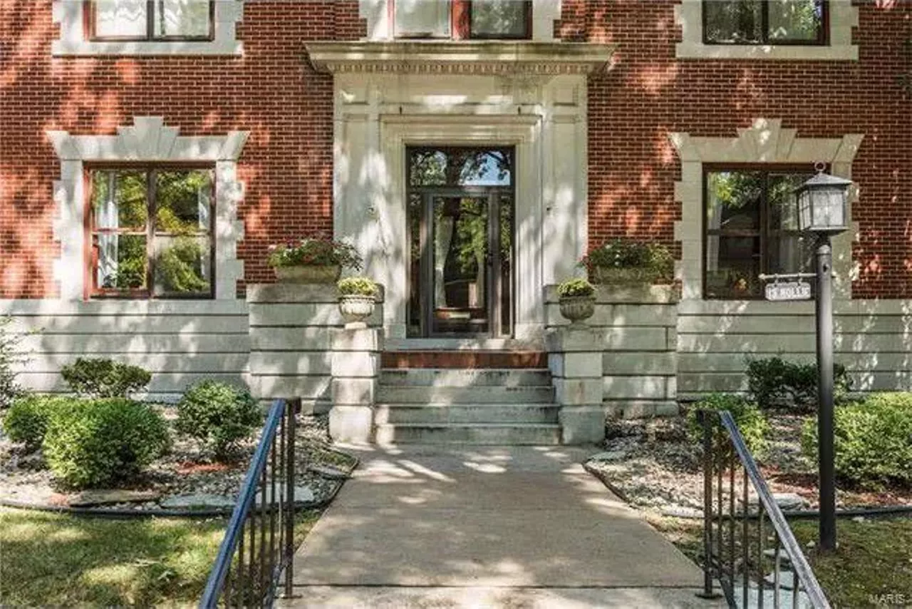 Image: Chuck Berry's Former Home Is for Sale, and It Will Have You Reelin' and Rockin'