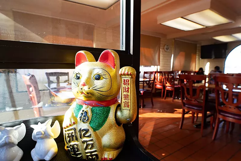 Cat sculpture at Kitchen 95.