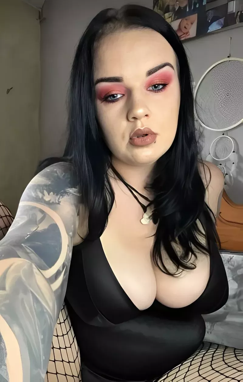 This British Blue-Eyed Goth Girl’s OnlyFans Left My Wallet Black and Balls Blue